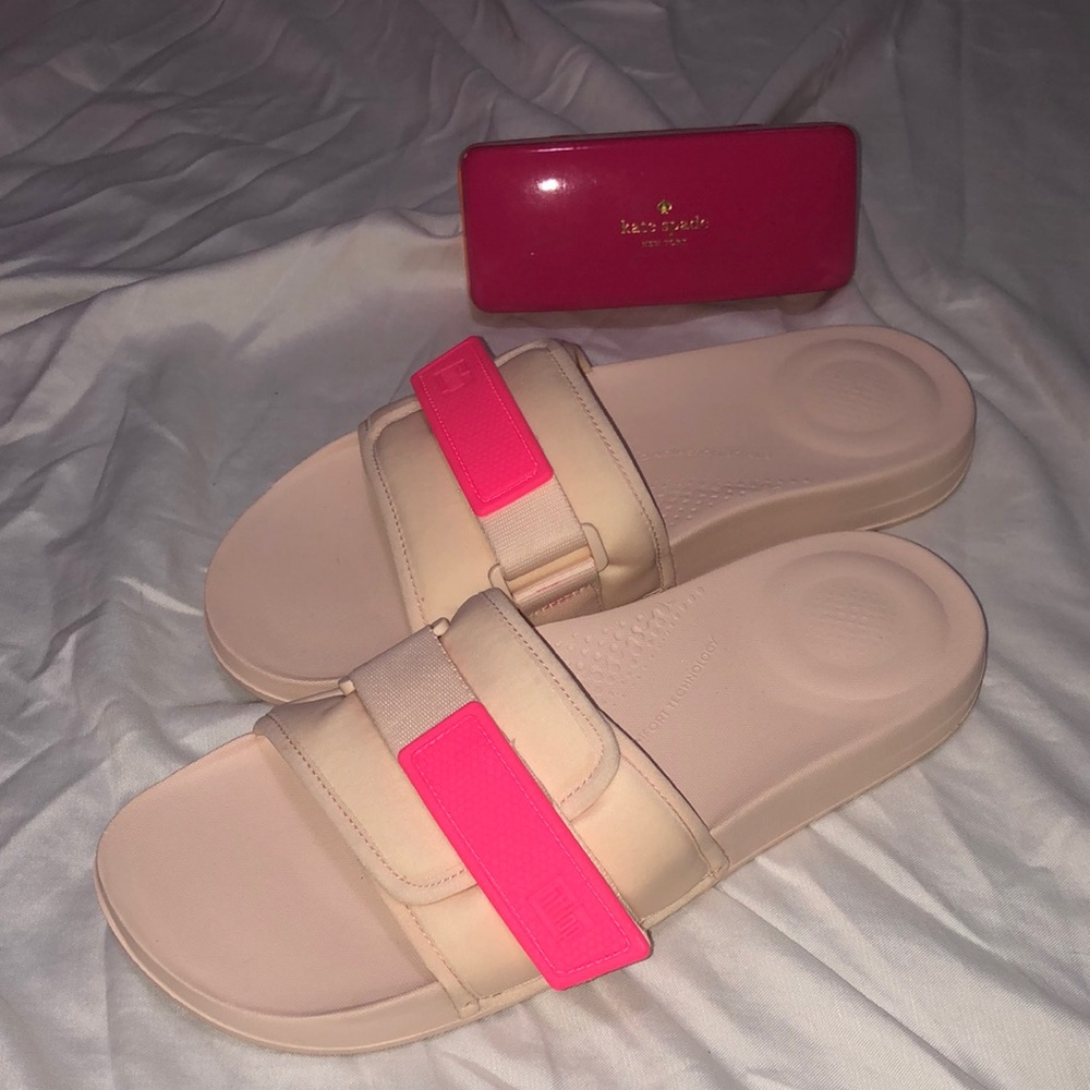 FITFLOP Water Resistant Adjustable Pool Slides in Rose Foam/Hot Pink